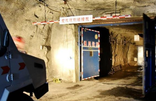 礦用全自動(dòng)無(wú)壓風(fēng)門